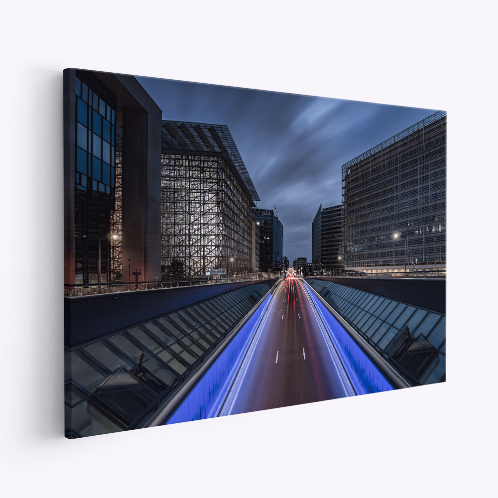 Lærred - Into Brussels by night